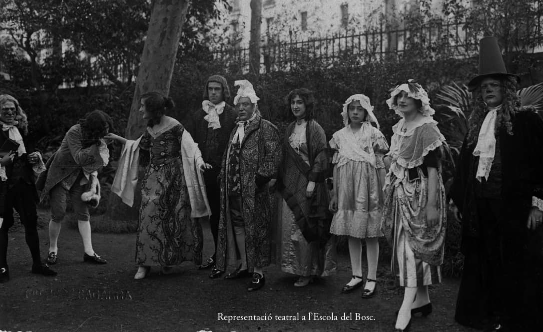 Representació teatral a l'escola del bosc