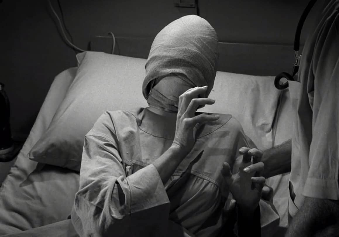 La protagonista de La mirada de l'espectador abans de la gran revelació (Eye of the Beholder, 1960).