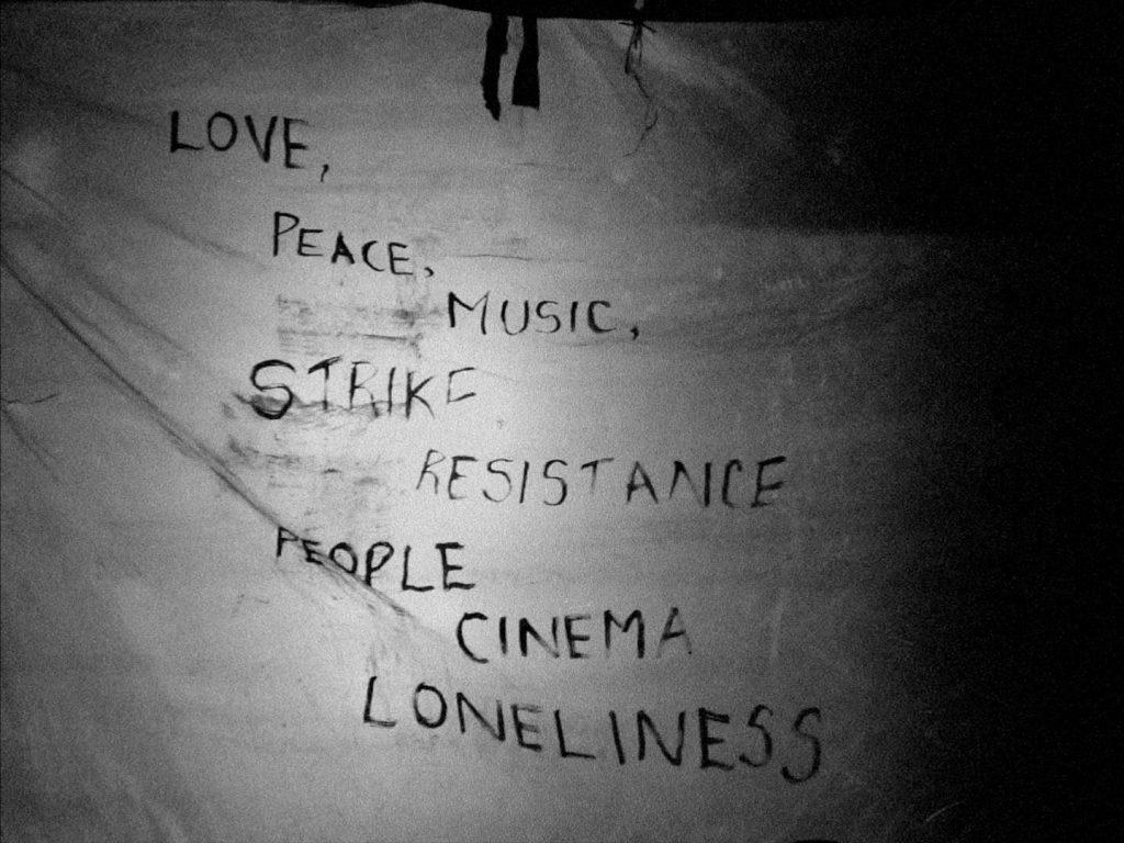 Fotograma d’<i>A Night of Knowing Nothing</i>